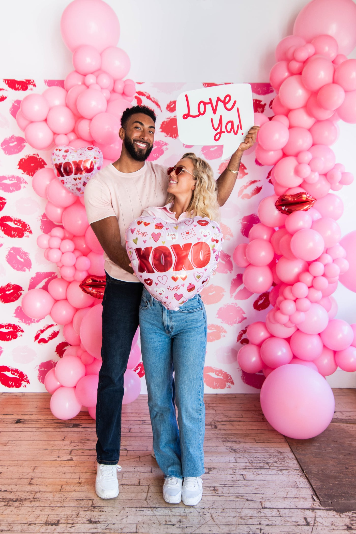 Valentine Vibes XOXO Heart Foil Balloon (18 Inch)