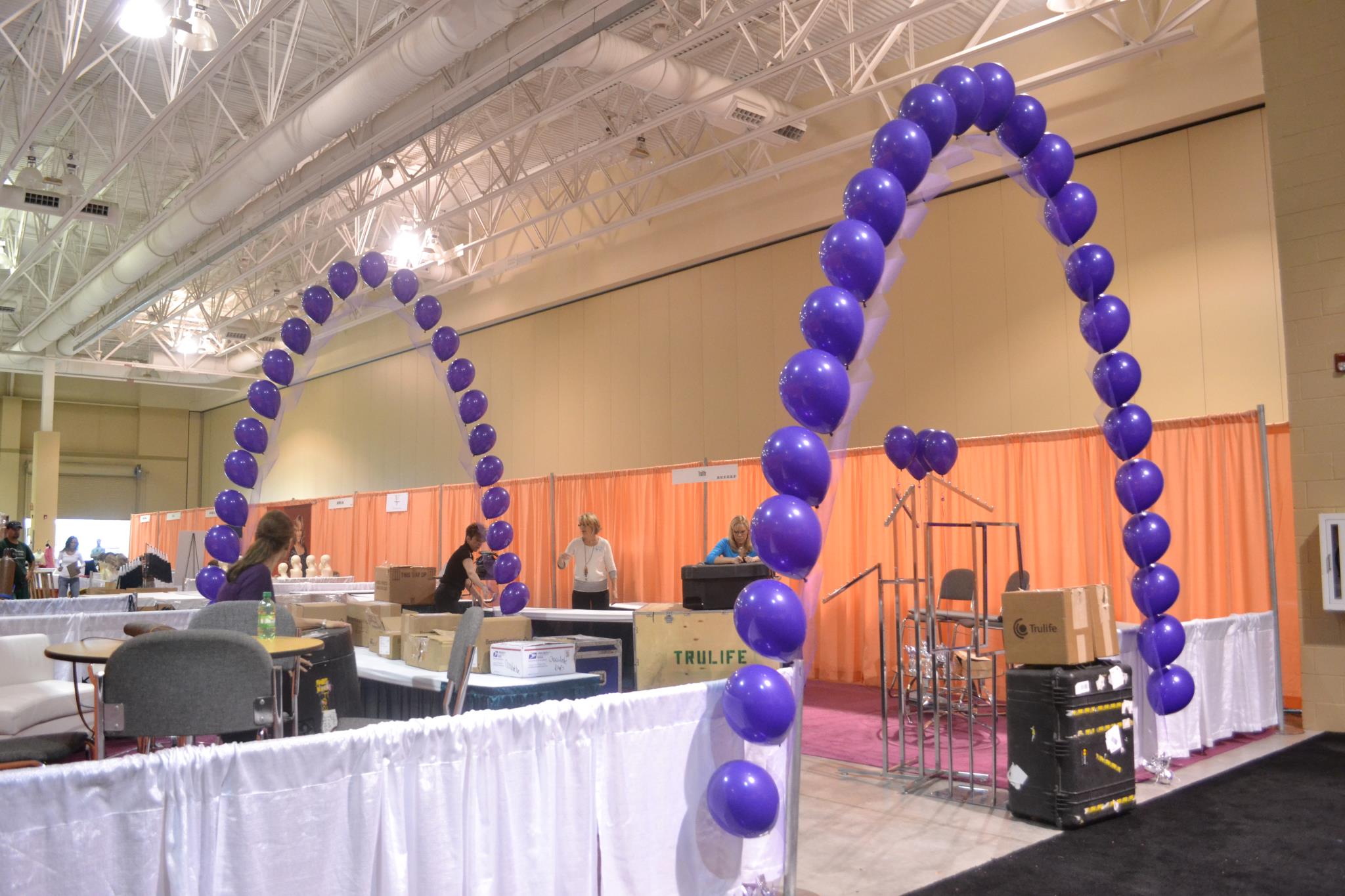 Custom String of Pearl Indoor Balloon Arch